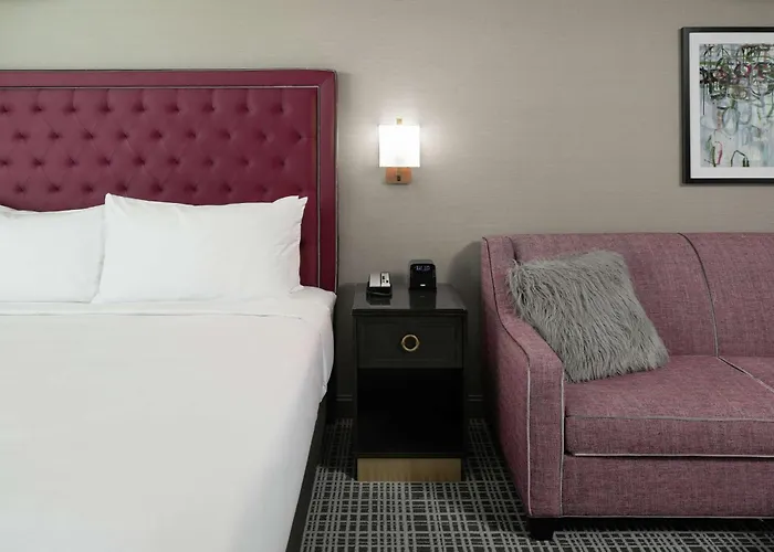 The Axis Hotel, Tapestry Collection By Hilton Moline