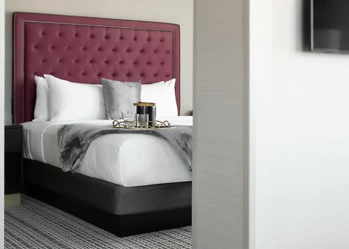 The Axis Hotel, Tapestry Collection By Hilton