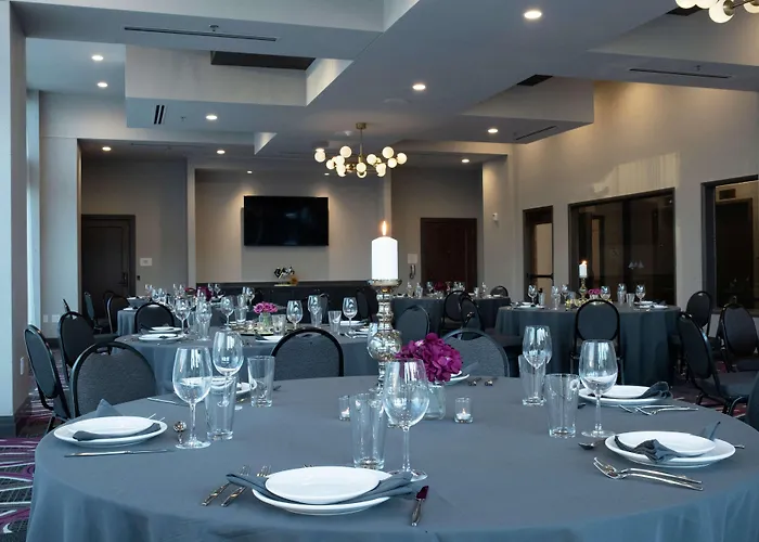 The Axis Hotel, Tapestry Collection By Hilton Hotel Moline