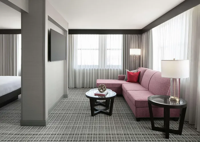 The Axis Hotel, Tapestry Collection By Hilton Moline