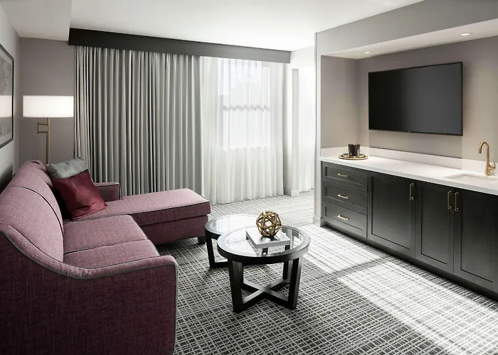 The Axis Hotel, Tapestry Collection By Hilton Hotel